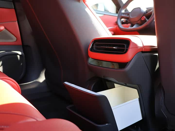 Фото 8 - Xiaomi SU7