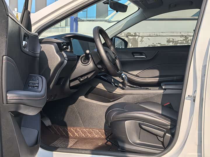 Фото 4 - Roewe i5