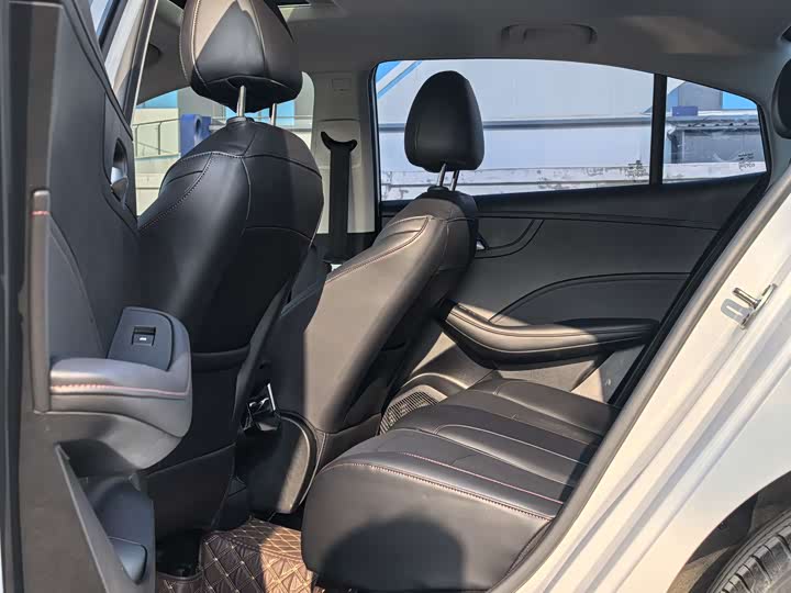 Фото 5 - Roewe i5