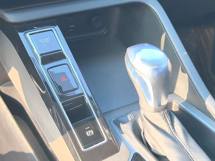 Фото 7 - Roewe i5