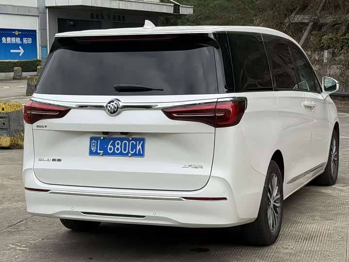 Фото 6 - Buick GL8 ES