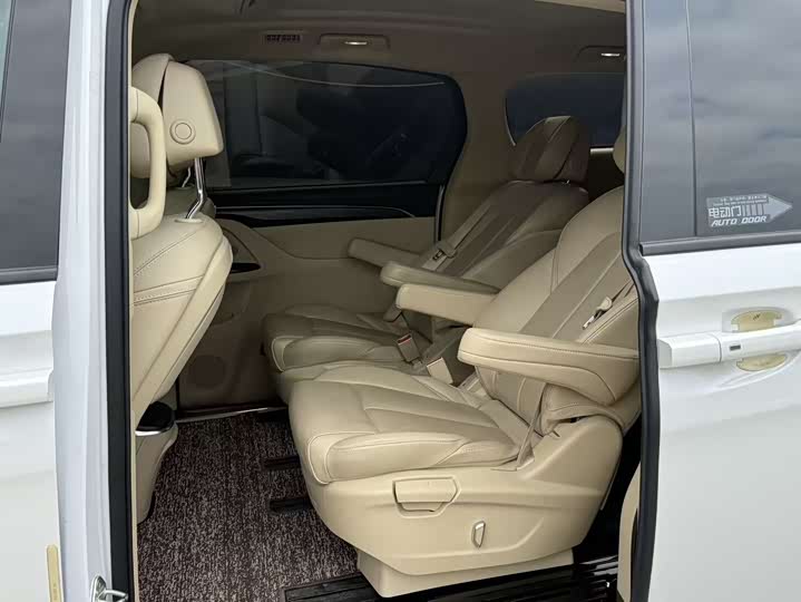 Фото 8 - Buick GL8 ES