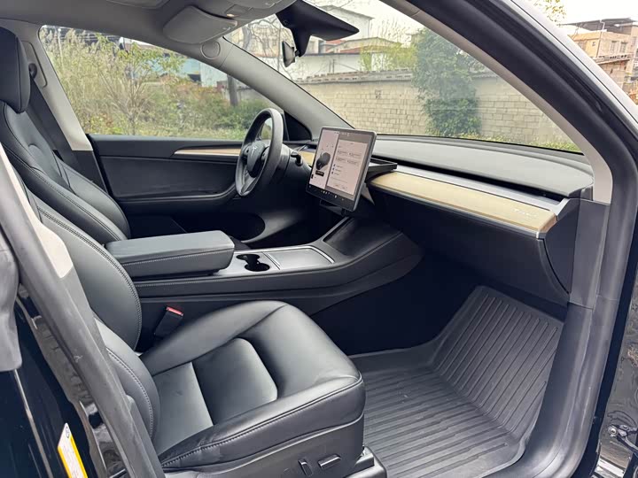 Фото 8 - Tesla Model Y