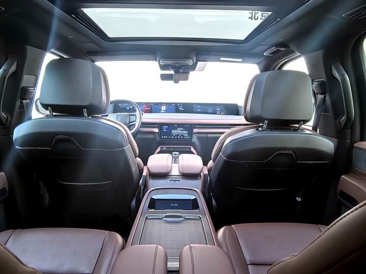 Фото 7 - Lincoln Navigator