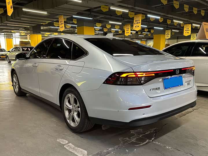 Фото 2 - Honda Accord