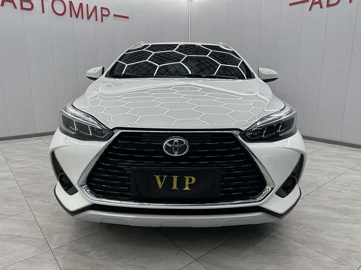 Фото 3 - Toyota Yaris L Hatchback