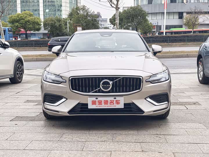 Фото 2 - Volvo S60
