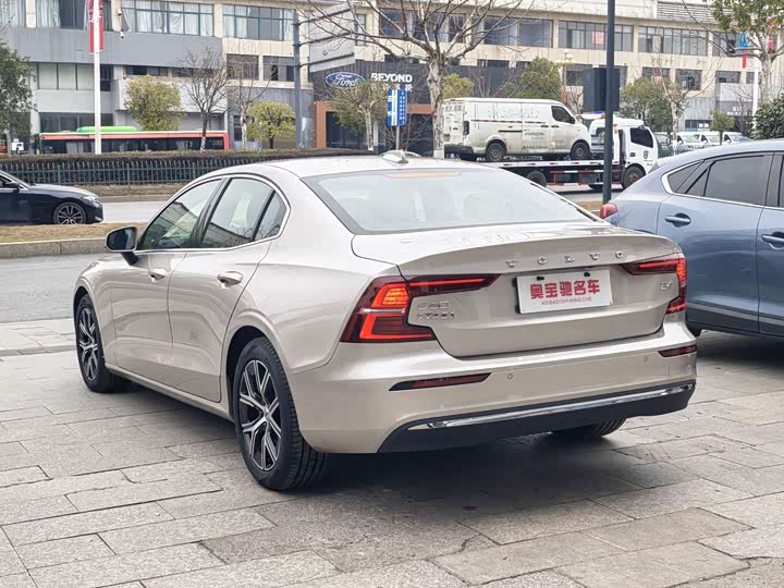Фото 6 - Volvo S60