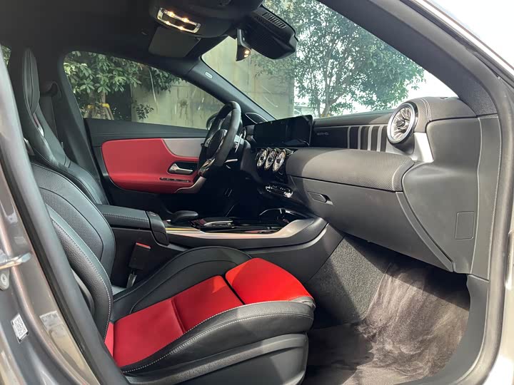 Фото 9 - Mercedes-Benz CLA-Class AMG