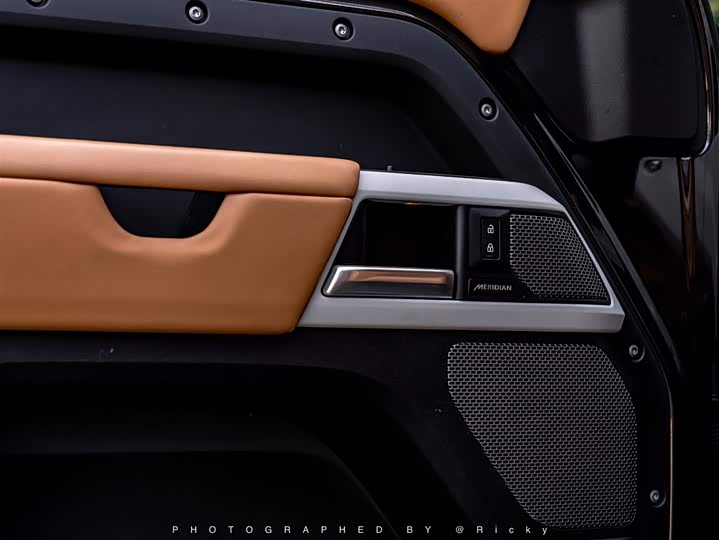 Фото 8 - Land Rover Defender