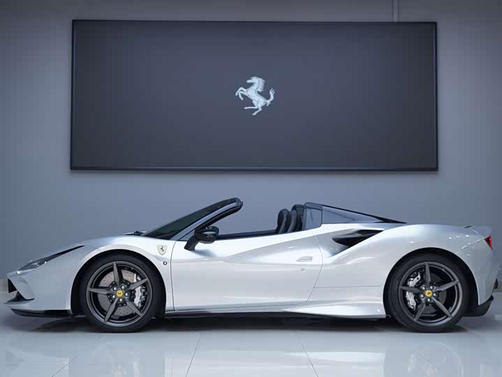 Фото 3 - Ferrari F8