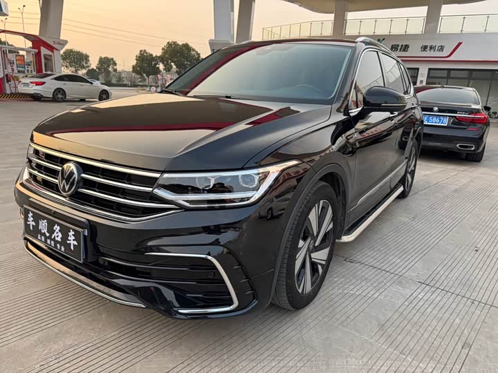 Фото 1 - Volkswagen Tiguan L Pro