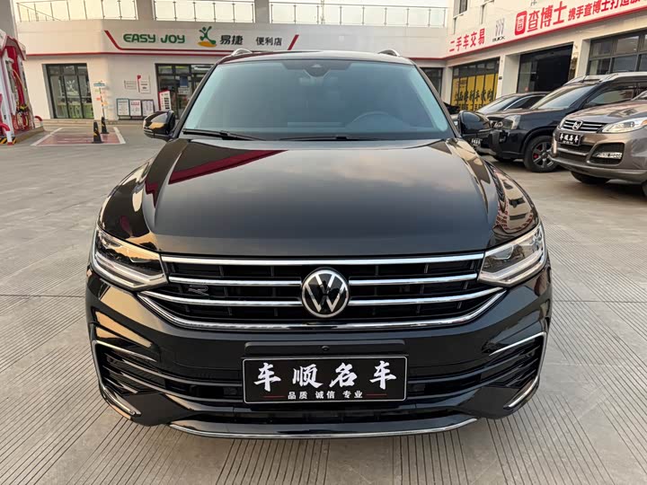 Фото 2 - Volkswagen Tiguan L Pro