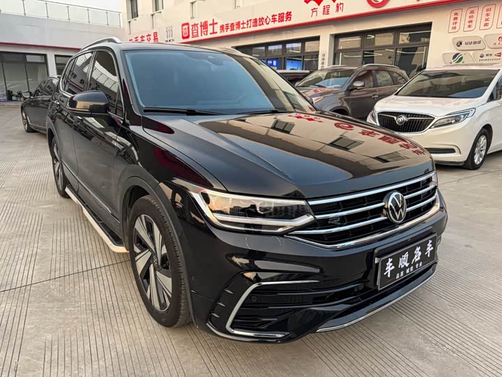 Фото 3 - Volkswagen Tiguan L Pro