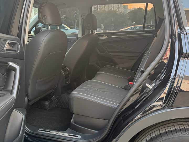 Фото 9 - Volkswagen Tiguan L Pro