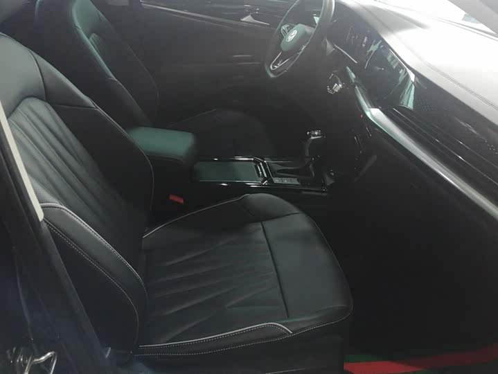 Фото 8 - Volkswagen Passat