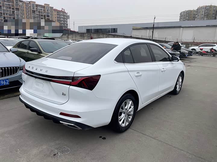 Фото 6 - Roewe i5