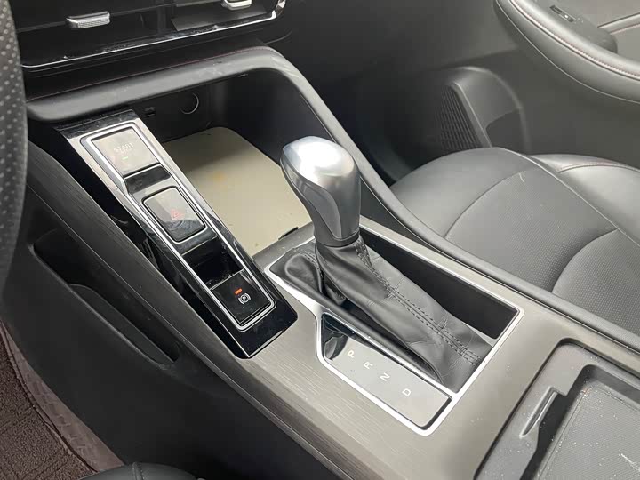 Фото 9 - Roewe i5