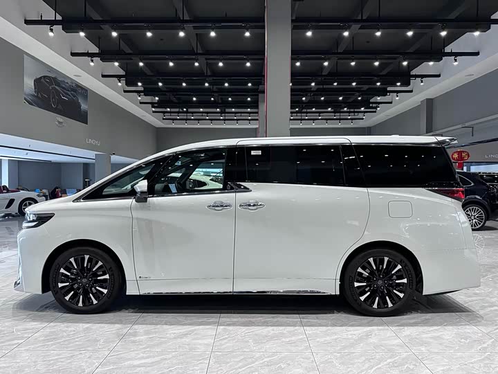 Фото 4 - Toyota Vellfire