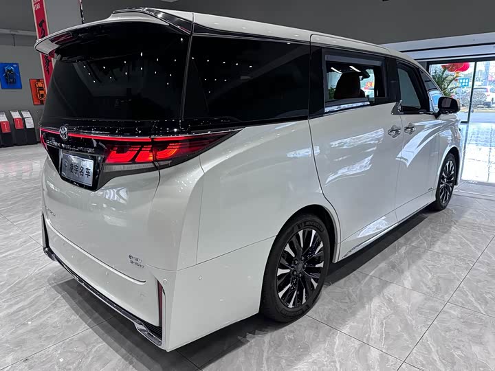 Фото 5 - Toyota Vellfire