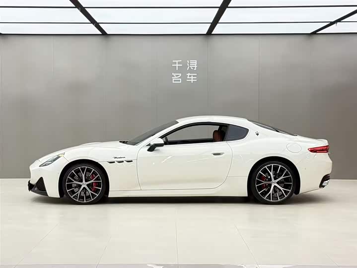 Фото 3 - Maserati GranTurismo
