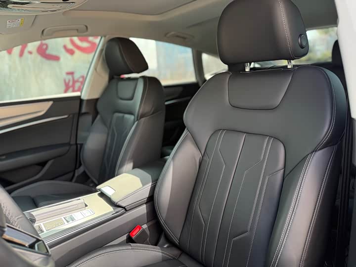 Фото 8 - Audi A7