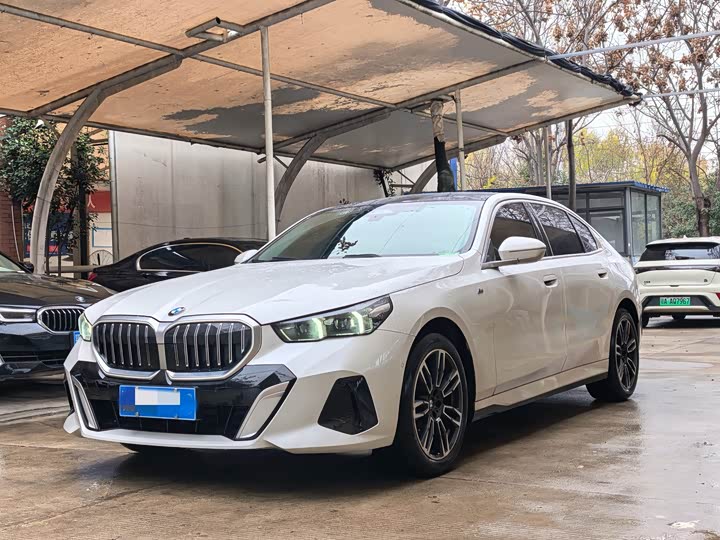 Фото 1 - BMW 5 Series