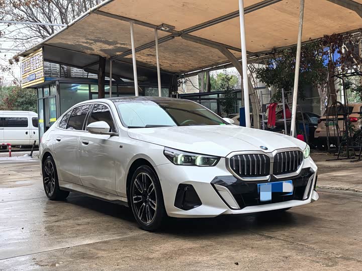 Фото 3 - BMW 5 Series