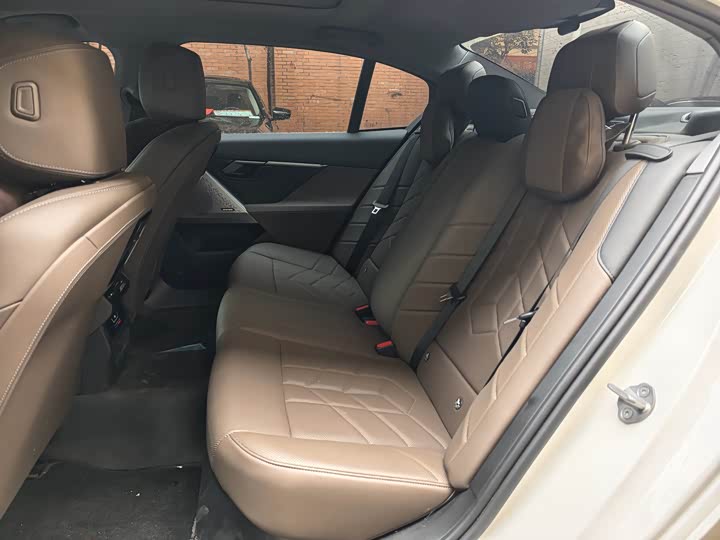 Фото 6 - BMW 5 Series