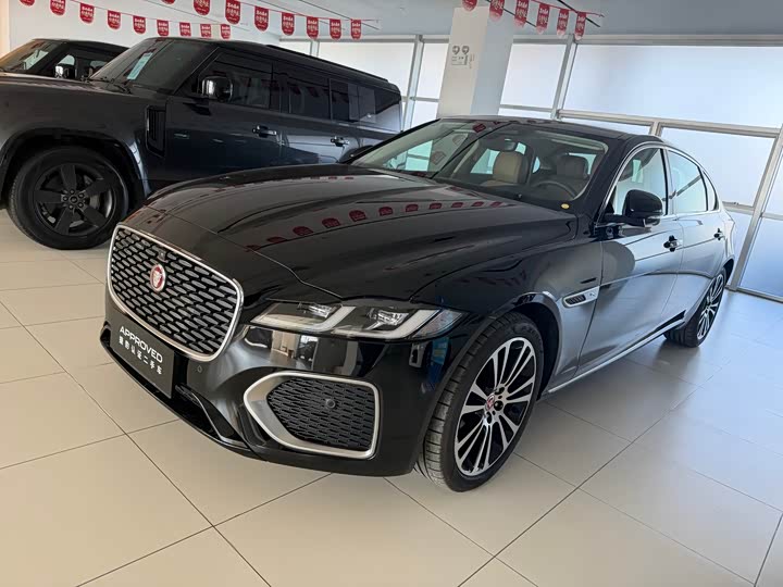 Фото 1 - Jaguar XF L