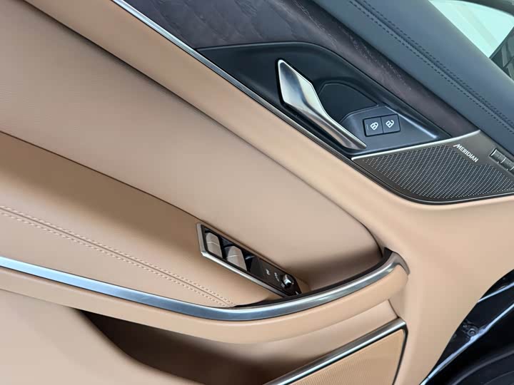 Фото 7 - Jaguar XF L