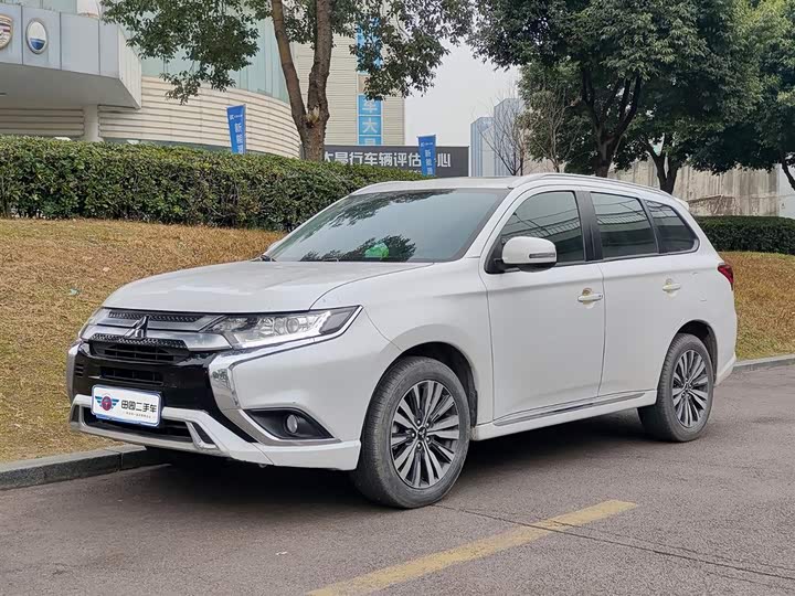 Фото 1 - Mitsubishi Outlander