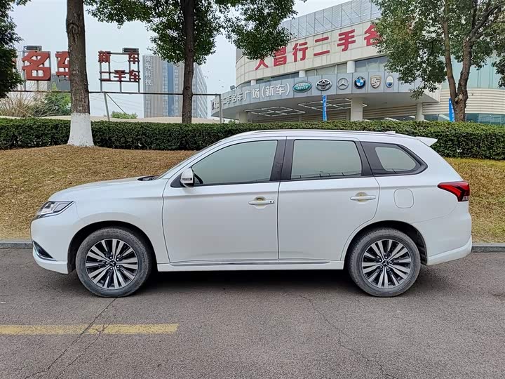 Фото 3 - Mitsubishi Outlander