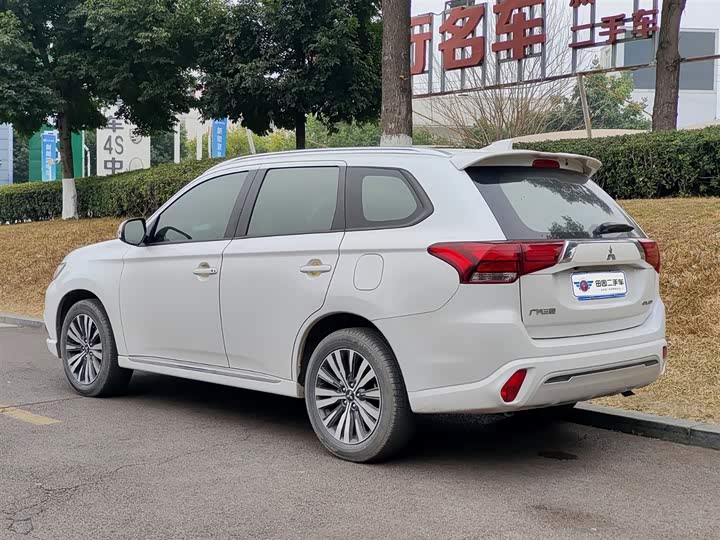 Фото 4 - Mitsubishi Outlander