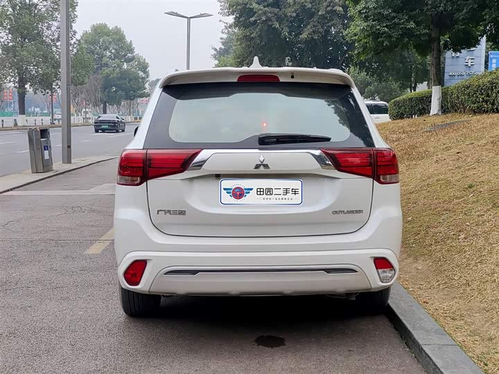 Фото 5 - Mitsubishi Outlander