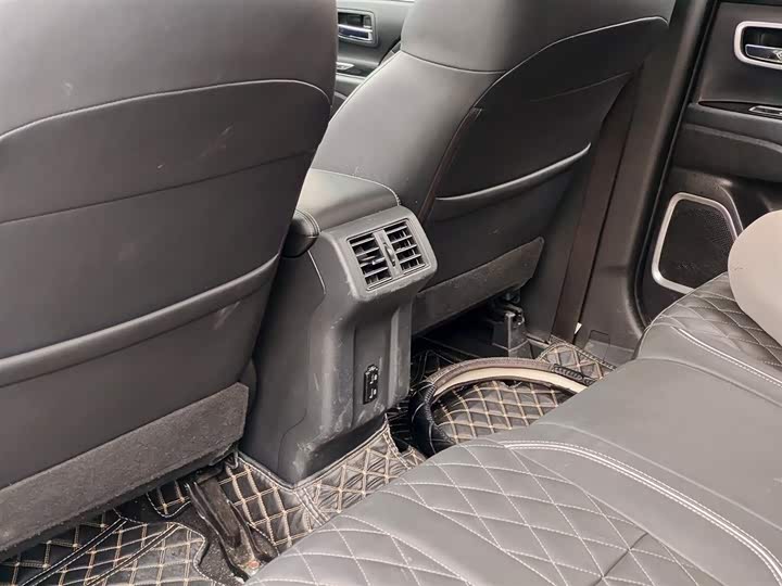 Фото 9 - Mitsubishi Outlander