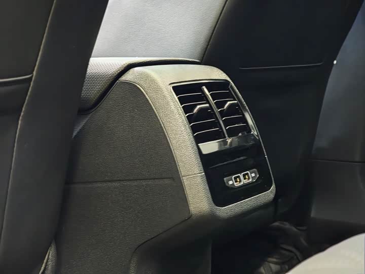 Фото 9 - Volkswagen Sagitar L