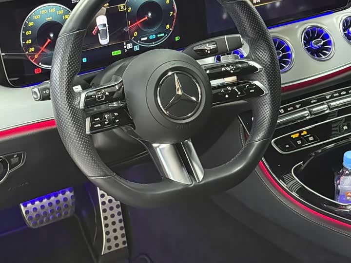 Фото 4 - Mercedes-Benz E-Class