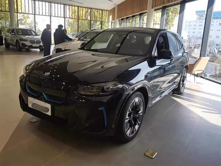 Фото 1 - BMW iX3