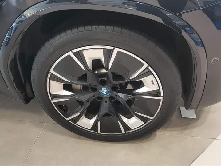 Фото 6 - BMW iX3