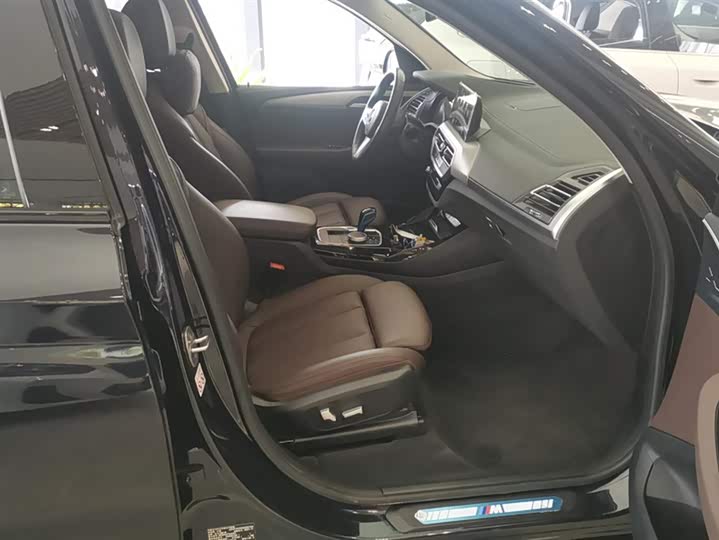 Фото 8 - BMW iX3