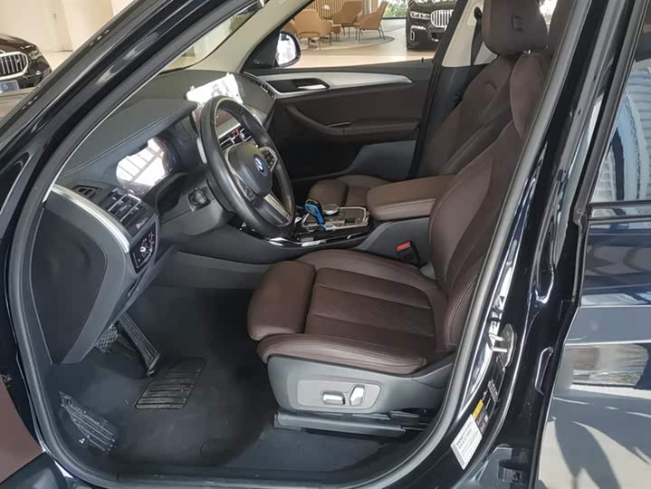 Фото 9 - BMW iX3