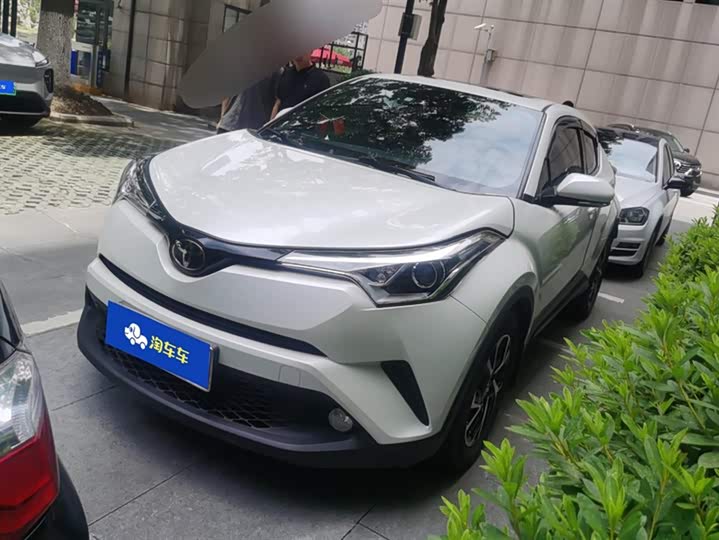 Фото 1 - Toyota C-HR