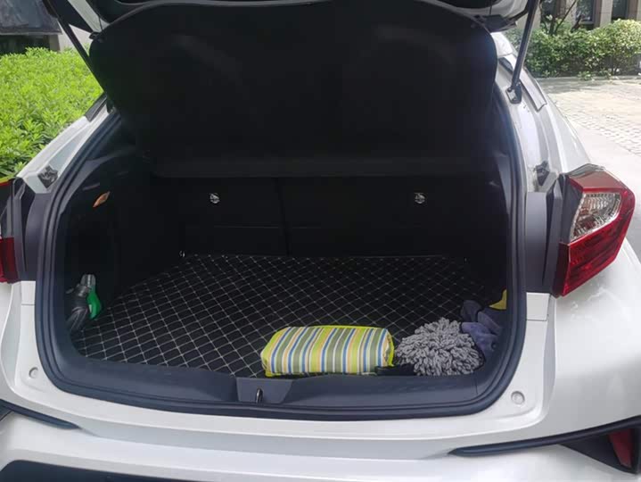 Фото 4 - Toyota C-HR