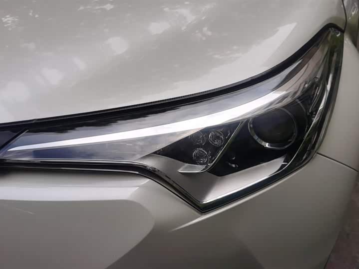 Фото 5 - Toyota C-HR