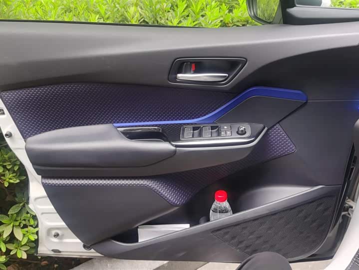 Фото 7 - Toyota C-HR