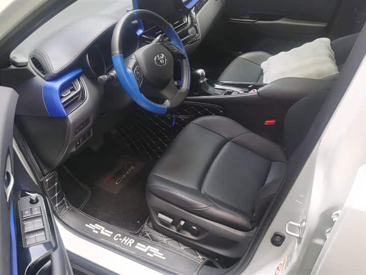 Фото 9 - Toyota C-HR