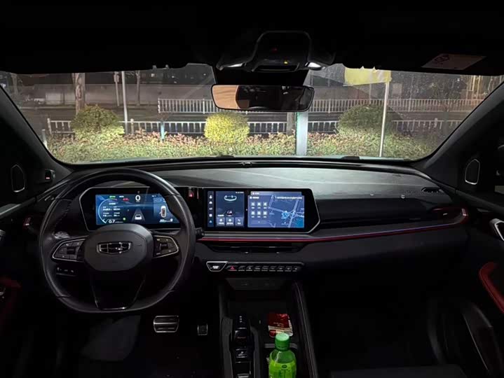 Фото 3 - Geely Coolray