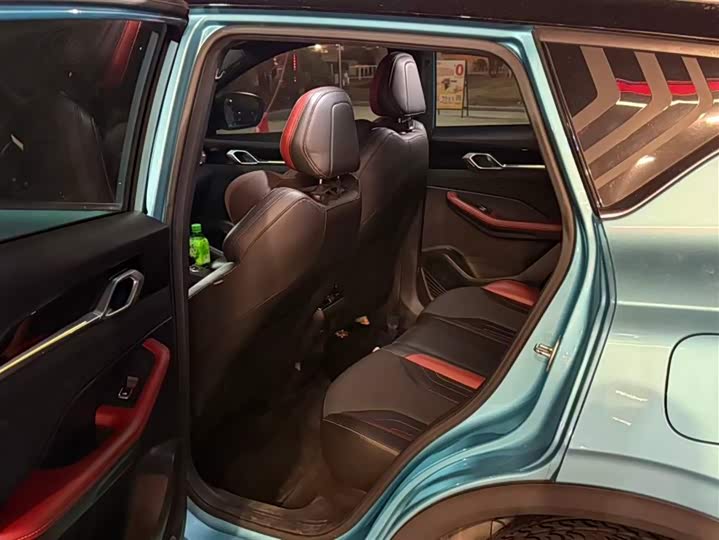 Фото 4 - Geely Coolray