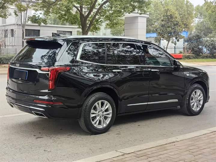 Фото 9 - Cadillac XT6